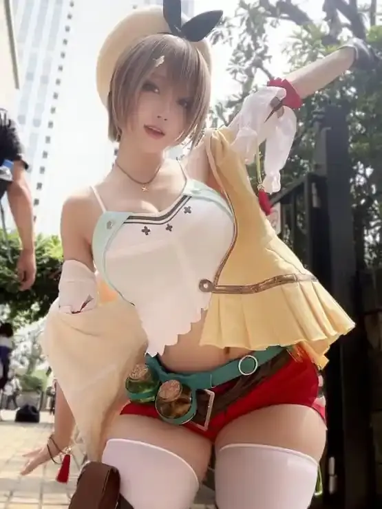 Ayuno as Ryza cosplay