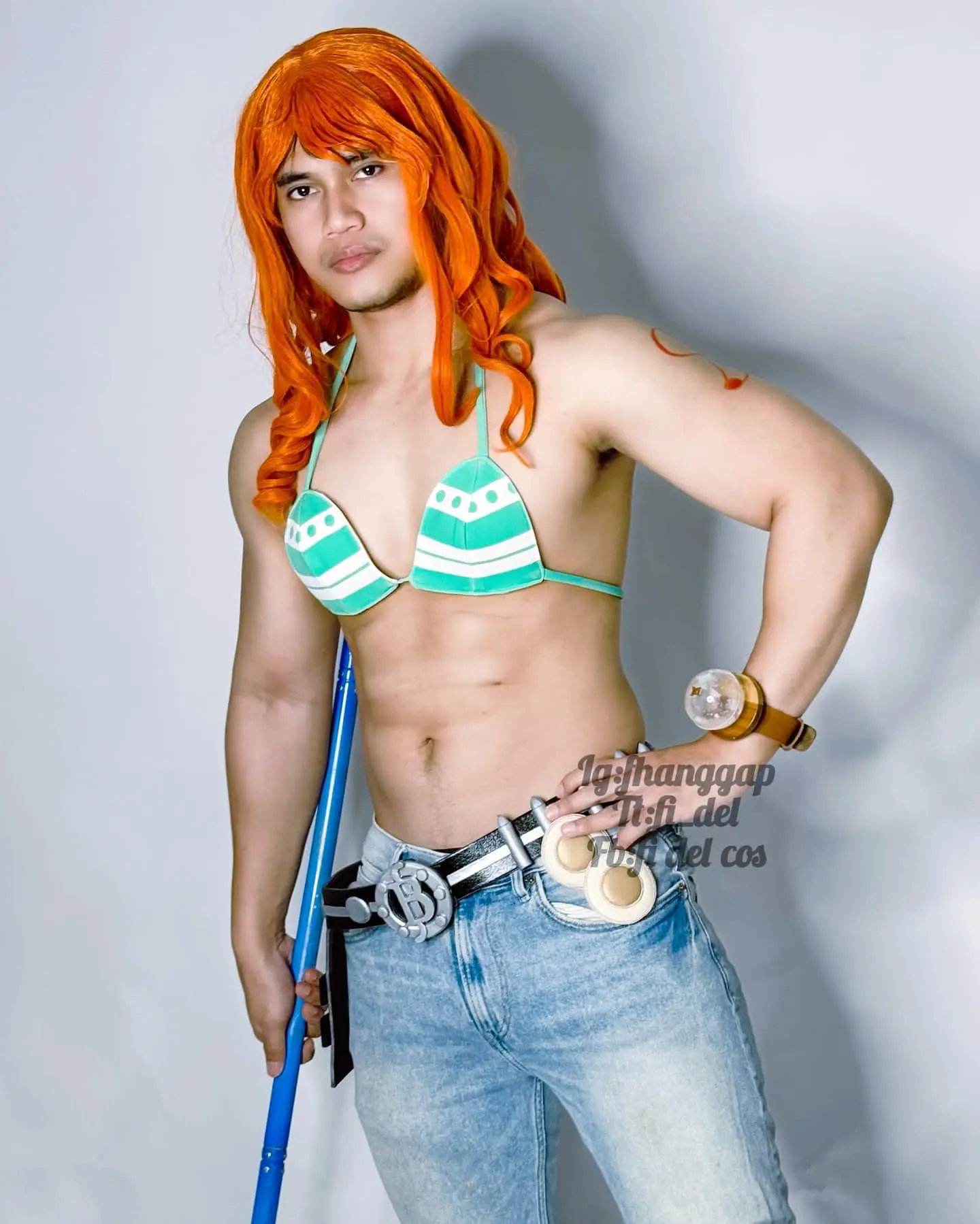 Fi Del Cos as muscular Nami cosplay
