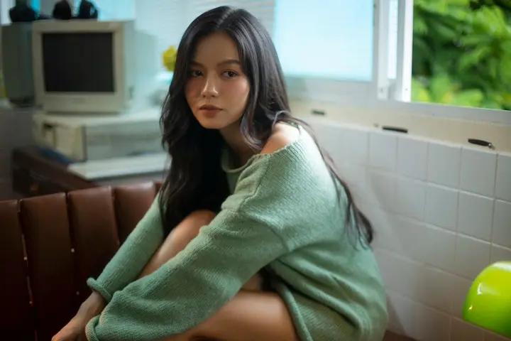 Regarding her boyfriend criteria, Ha Anh openly stated she looks for someone thoughtful, kind, handsome, and financially stable. However, she adds that when meeting the right person who matches her in every way, missing a few traits isn’t a problem.
