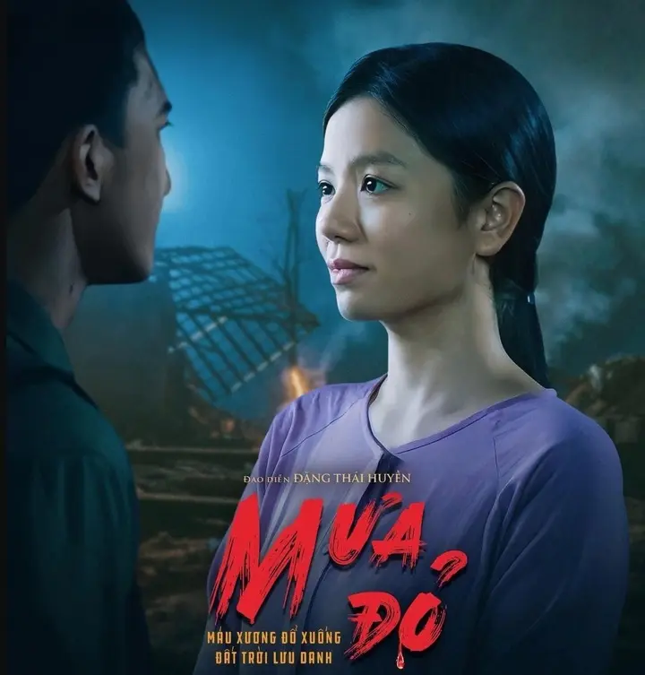 The film Red Rain, directed by Dang Thai Huyen with a screenplay by writer Chu Lai, is gaining attention for its depiction of the 81-day battle at Quang Tri Citadel in 1972. The movie features many young actors, with Le Ha Anh standing out as the only female lead.