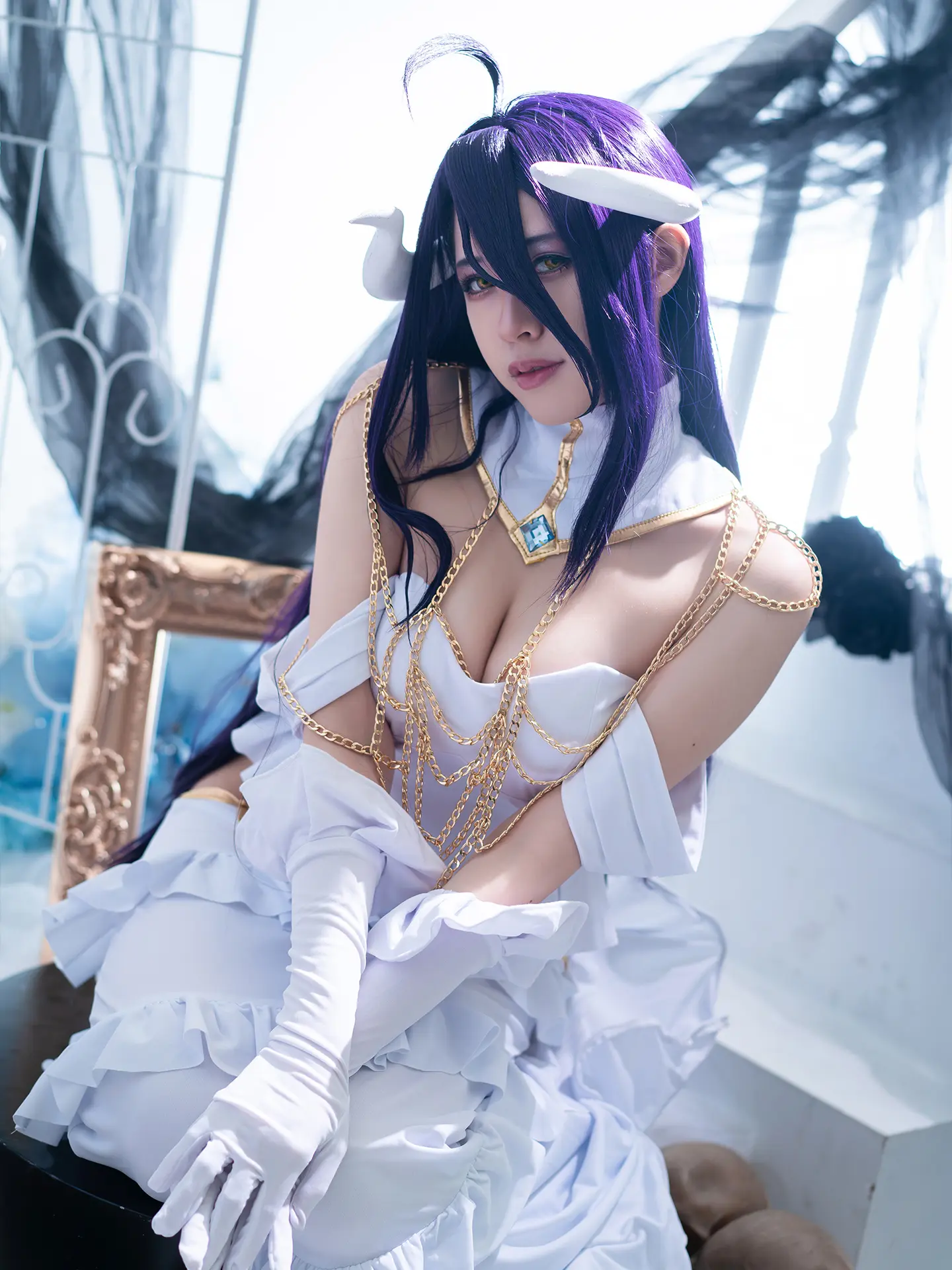 Cosplayer Hatori as Albedo from Overlord