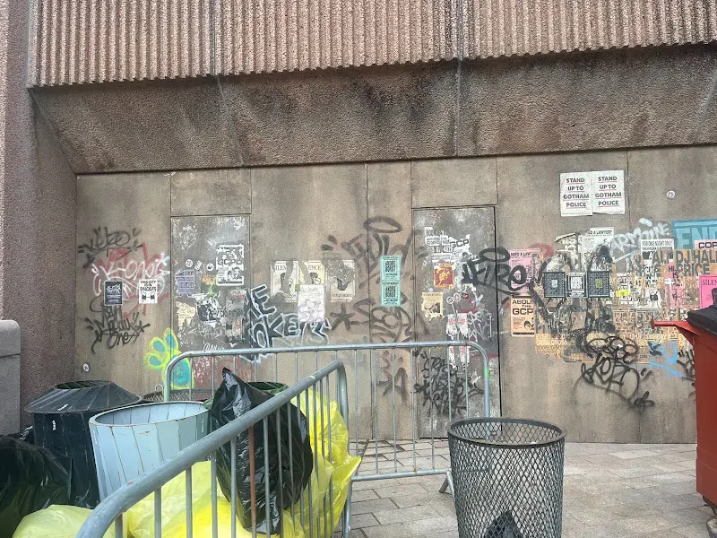 On the Clayface set, a detail referencing Joker - Photo: Internet.