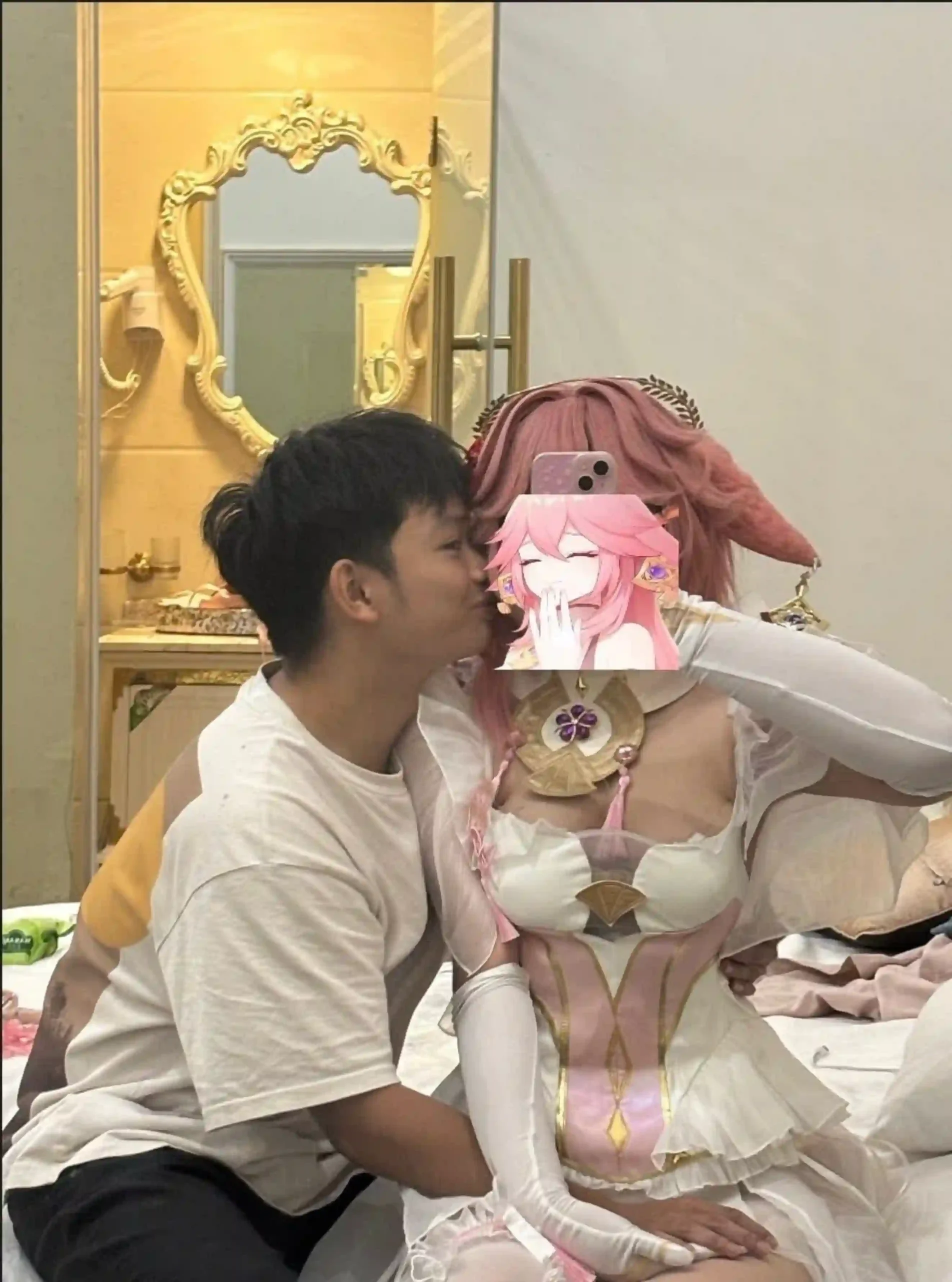 Cosplayer dressed as Yae Miko from Genshin Impact