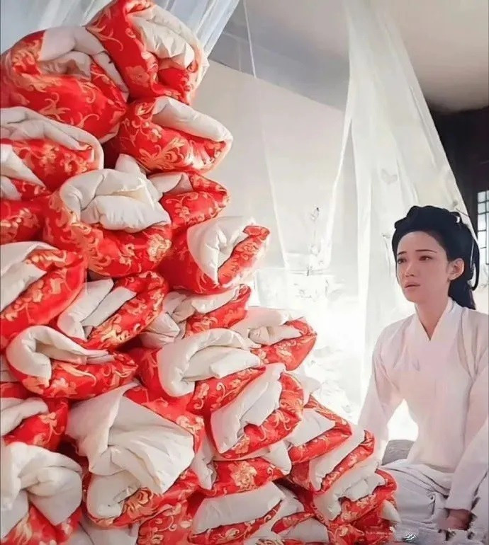 Chinese short dramas feature many bizarre scenes.