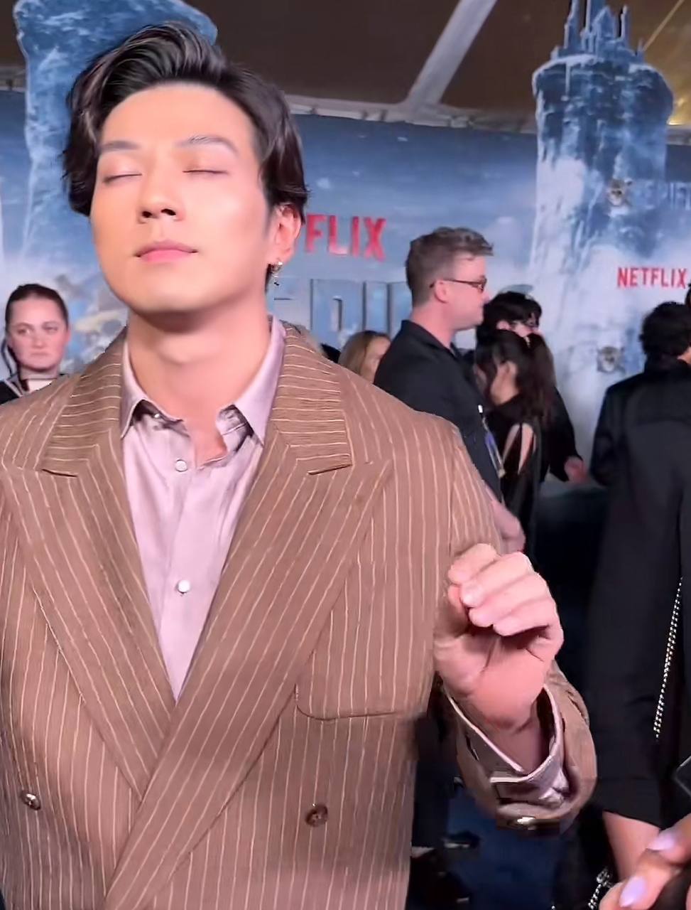 Mackenyu openly admires Nico Robin's beauty