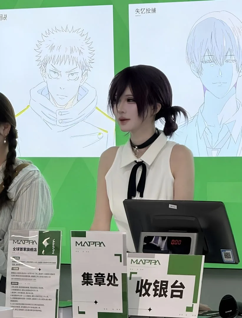Reze cosplay staff at MAPPA Shanghai store