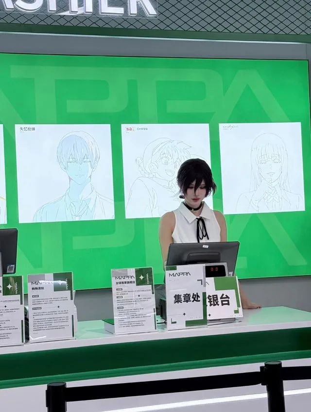 Reze cosplay cashier at MAPPA's Shanghai store