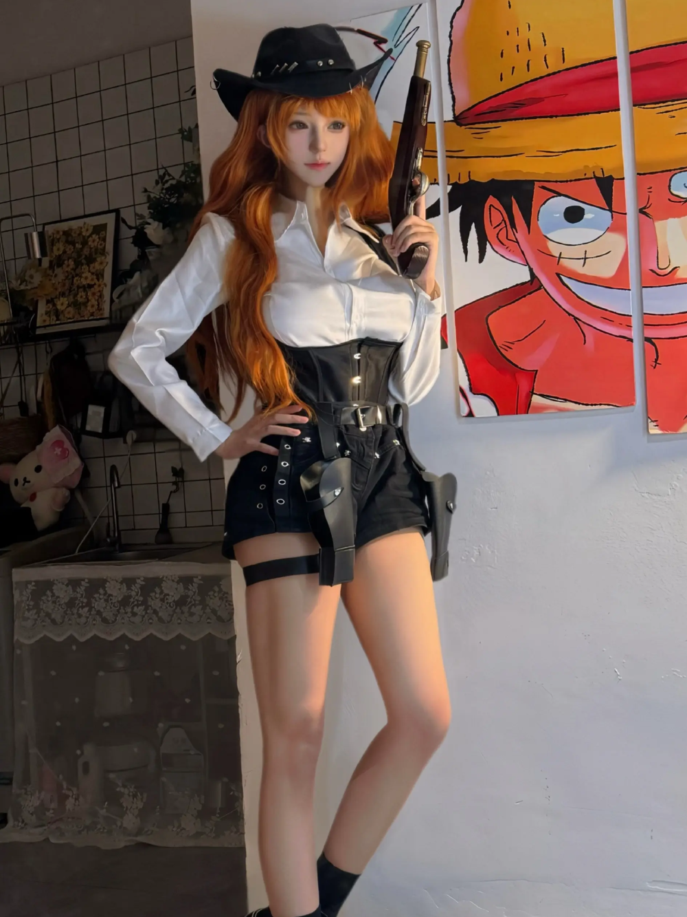 Post-timeskip Nami cosplay showing off her figure
