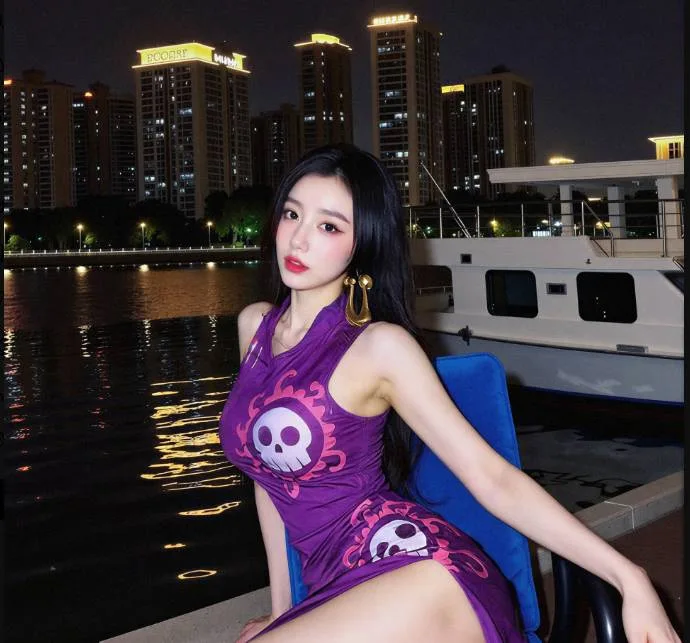 JanniAi_lin cosplay as Boa Hancock