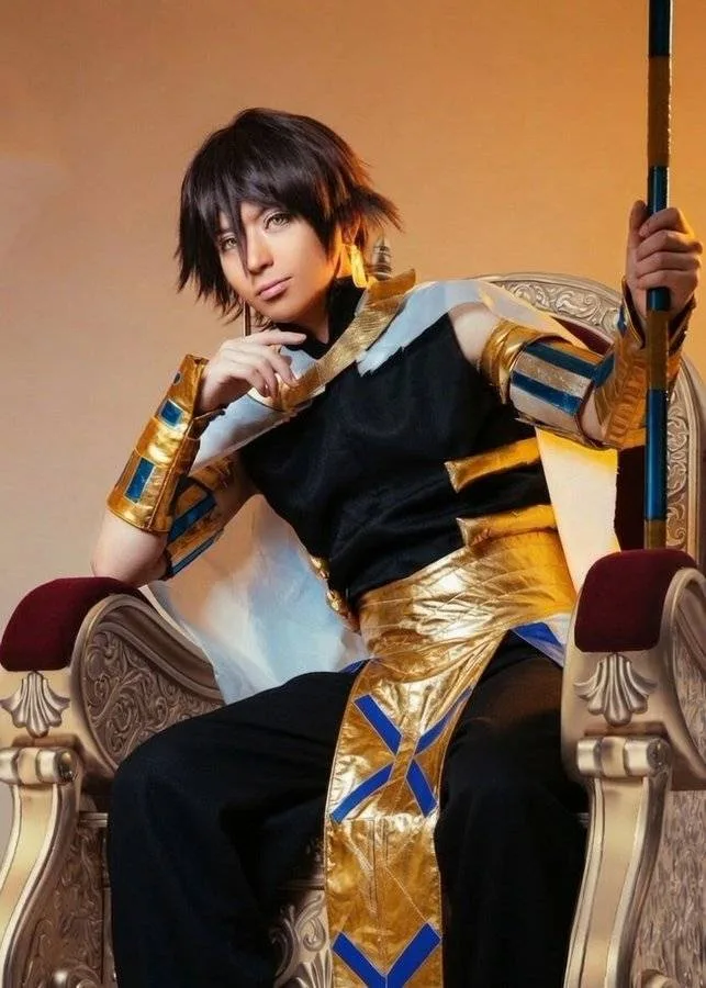 Kaito Kid cosplay by Nori with cards flying