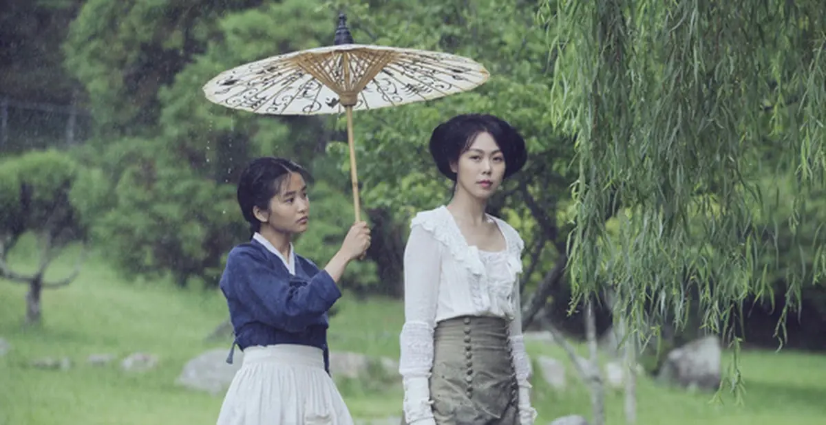 Both Kim Min Hee and Kim Tae Ri were honored at the prestigious Blue Dragon Film Awards (Photo: CJ Entertainment)